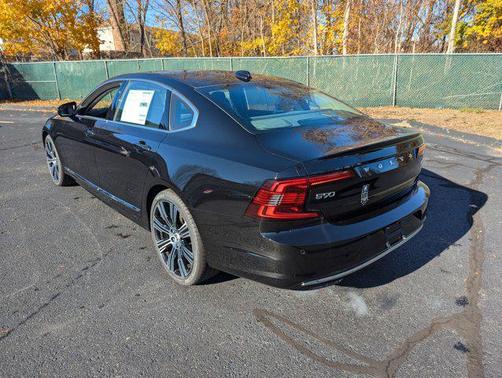 2025 Volvo S90 B6 Plus