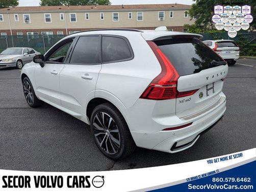2024 Volvo XC60 Plus Dark Theme