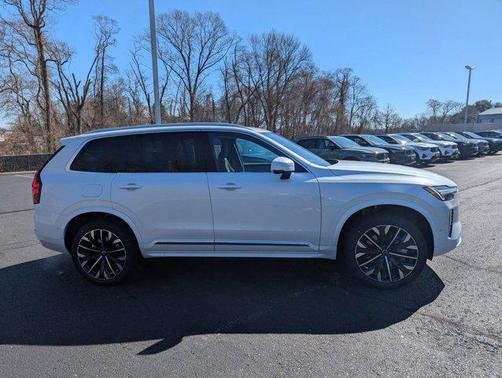2025 Volvo XC90 Plug-In Hybrid T8 Plus 7-Seater