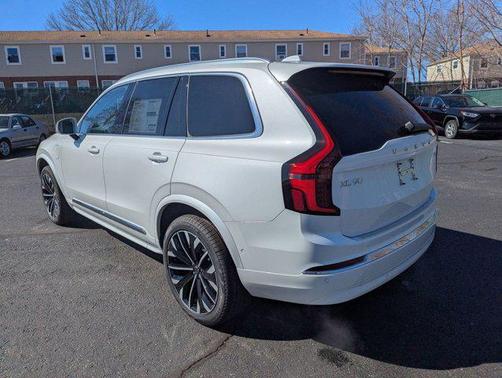 2025 Volvo XC90 Plug-In Hybrid T8 Plus 7-Seater