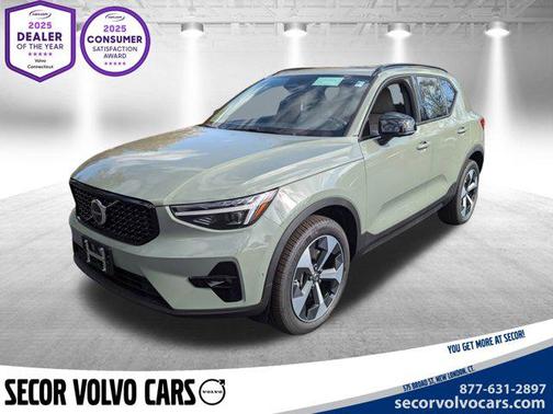 2025 Volvo XC40 B5 Plus Dark Theme