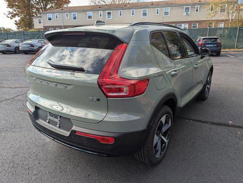 2025 Volvo XC40 B5 Plus Dark Theme