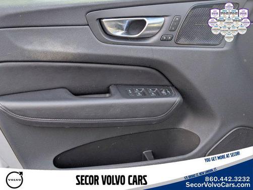 2023 Volvo XC60 Plus Bright Theme