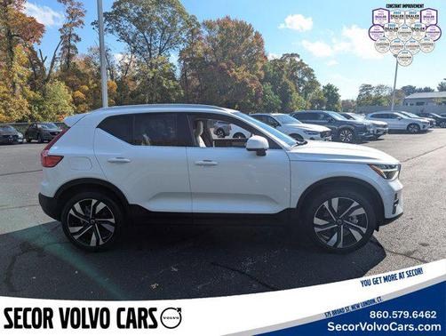 2023 Volvo XC40 Ultimate Bright Theme