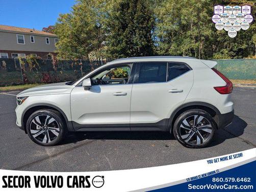 2023 Volvo XC40 Ultimate Bright Theme
