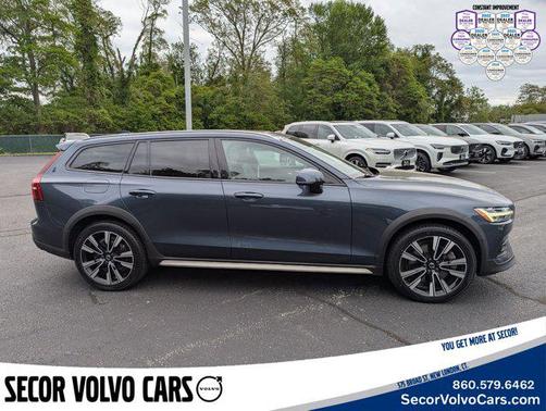 2022 Volvo V60 Cross Country T5
