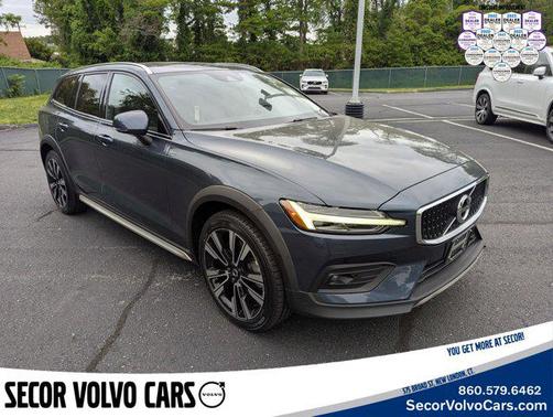 2022 Volvo V60 Cross Country T5