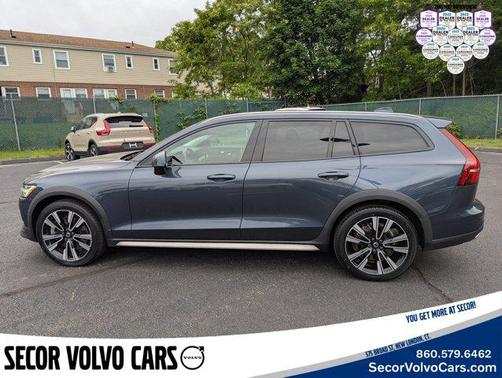 2022 Volvo V60 Cross Country T5