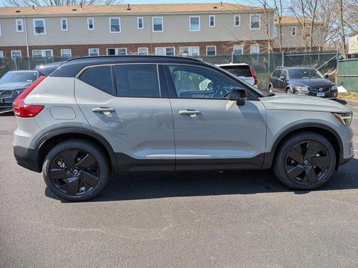 Vapour Grey Metallic 2026 Volvo XC40 Black Edition Ultra, B5 AWD Gas (mild hybrid)