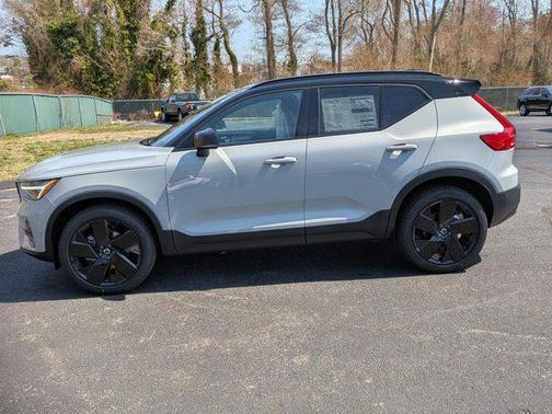 Vapour Grey Metallic 2026 Volvo XC40 Black Edition Ultra, B5 AWD Gas (mild hybrid)