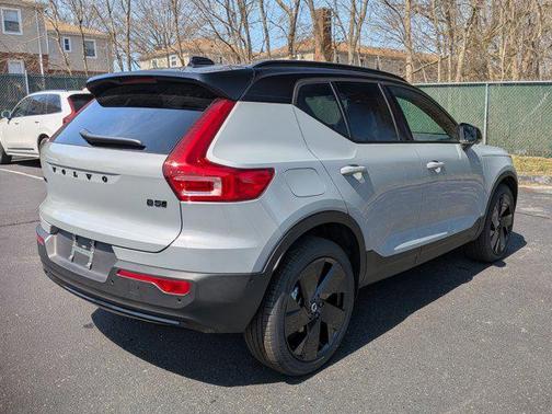 Vapour Grey Metallic 2026 Volvo XC40 Black Edition Ultra, B5 AWD Gas (mild hybrid)