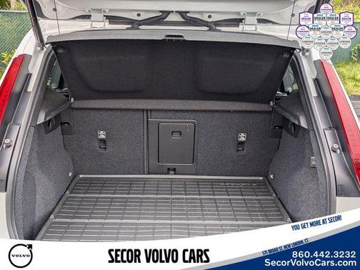 Crystal White Metallic 2023 Volvo XC40 Plus Dark Theme
