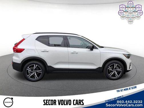 Crystal White Metallic 2023 Volvo XC40 Plus Dark Theme