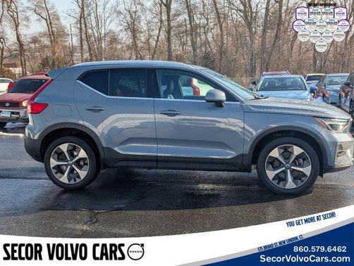 2023 Volvo XC40 Plus Bright Theme