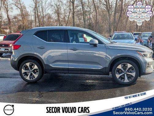 2023 Volvo XC40 Plus Bright Theme