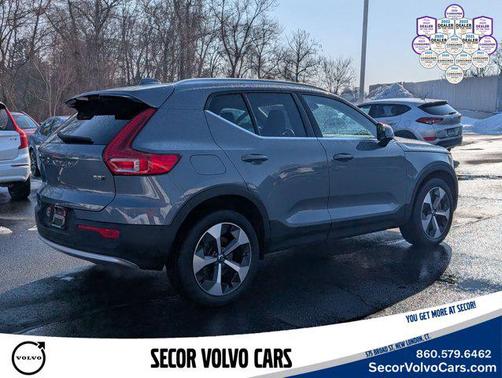 2023 Volvo XC40 Plus Bright Theme