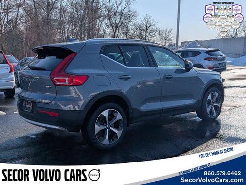 2023 Volvo XC40 Plus Bright Theme