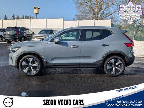 2023 Volvo XC40 Plus Bright Theme