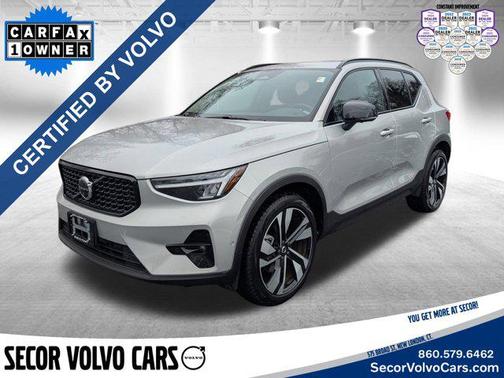 2025 Volvo XC40 Plus Dark Theme