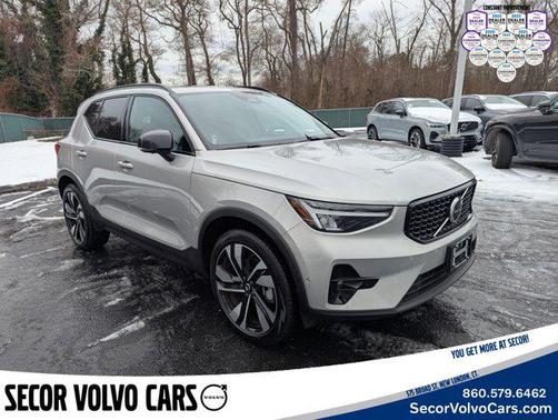 2025 Volvo XC40 Plus Dark Theme
