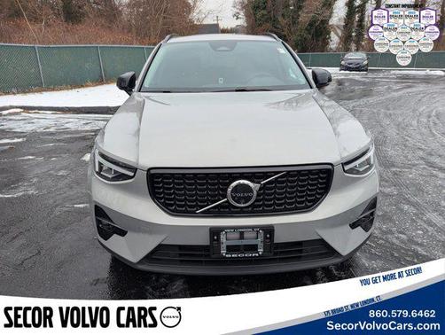 2025 Volvo XC40 Plus Dark Theme