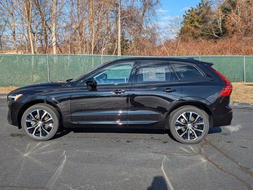 2025 Volvo XC60 B5 Plus