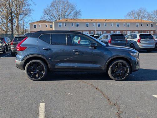 2026 Volvo XC40 Black Edition Ultra, B5 AWD Gas (mild hybrid)