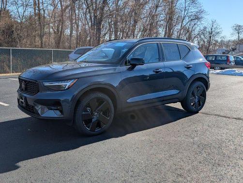 2026 Volvo XC40 Black Edition Ultra, B5 AWD Gas (mild hybrid)
