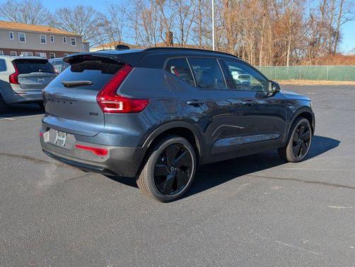 2026 Volvo XC40 Black Edition Ultra, B5 AWD Gas (mild hybrid)