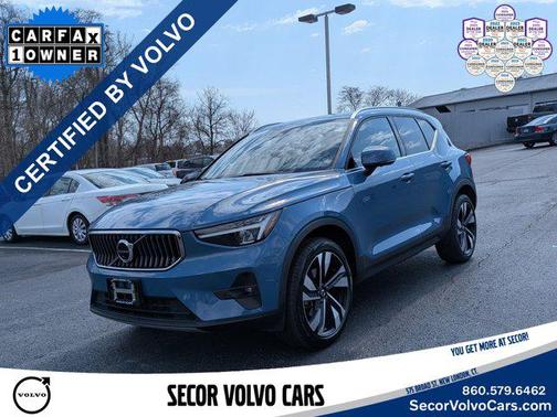 Fjord Blue Metallic 2023 Volvo XC40 Plus Bright Theme
