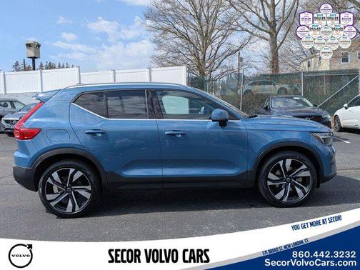 2023 Volvo XC40 Plus Bright Theme