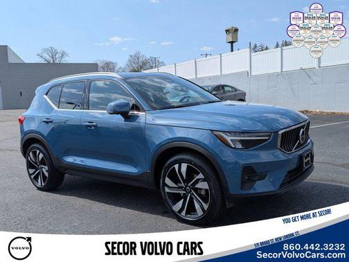 2023 Volvo XC40 Plus Bright Theme
