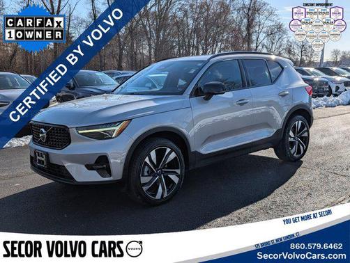 2024 Volvo XC40 Plus Dark Theme