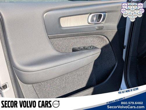 2024 Volvo XC40 Plus Dark Theme