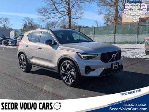 2024 Volvo XC40 Plus Dark Theme
