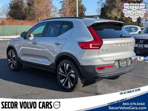 2024 Volvo XC40 Plus Dark Theme