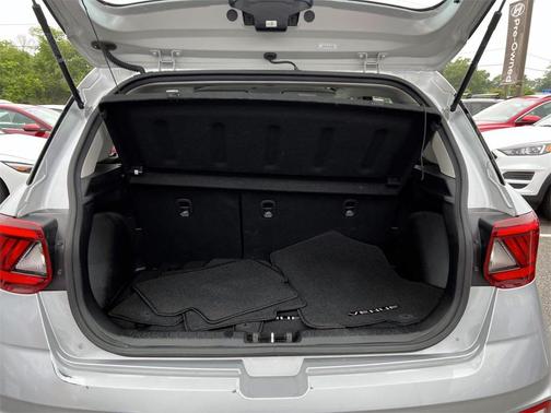 2023 Hyundai VENUE SE