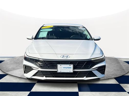 2024 Hyundai ELANTRA SE