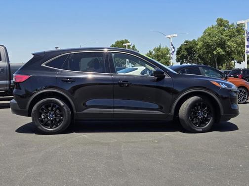 AGATE BLACK METALLIC 2020 Ford Escape SE SPORT
