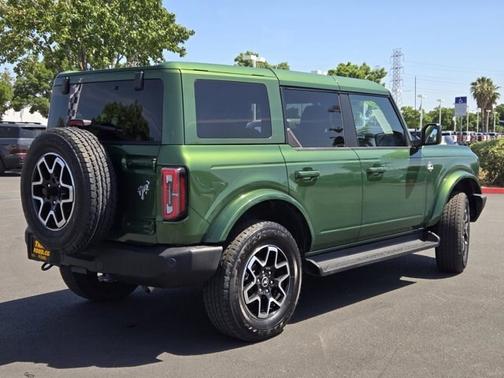 ERUPTION GREEN METALLIC 2025 Ford Bronco OUTER BANKS