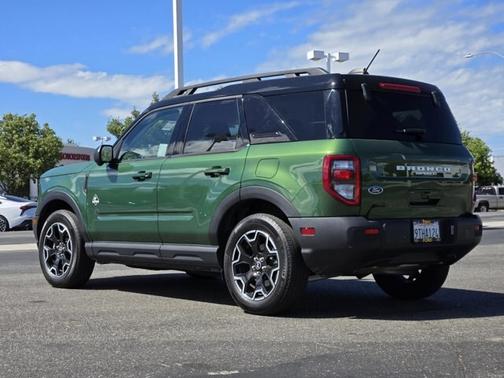 ERUPTION GREEN METALLIC 2025 Ford Bronco Sport OUTER BANKS