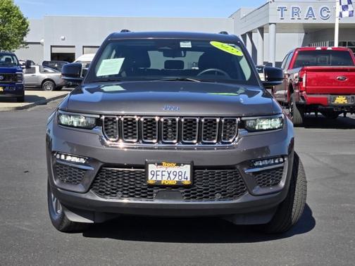 Baltic Gray Clearcoat Metallic 2022 Jeep Grand Cherokee BASE