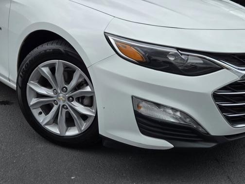 Summit White 2024 Chevrolet Malibu LT W/1LT