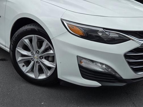 Summit White 2024 Chevrolet Malibu LT W/1LT