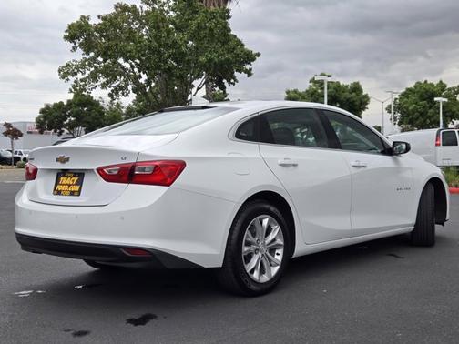 Summit White 2024 Chevrolet Malibu LT W/1LT