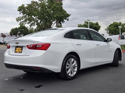 Summit White 2024 Chevrolet Malibu LT W/1LT