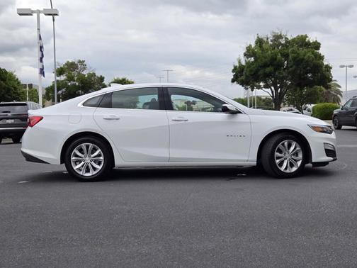 Summit White 2024 Chevrolet Malibu LT W/1LT