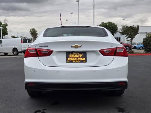 Summit White 2024 Chevrolet Malibu LT W/1LT