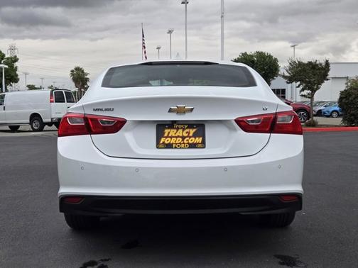 Summit White 2024 Chevrolet Malibu LT W/1LT