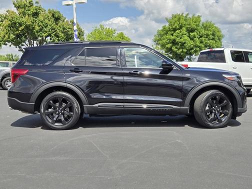AGATE BLACK METALLIC 2022 Ford Explorer ST-LINE